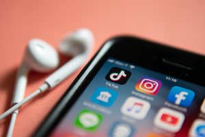 The pros and cons of social media financial advice